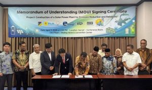 Wabup Touna, Surya Saat Menghadiri Penandatanganan MoU Proyek Pembangunan Pembangkit Listrik Tenaga Surya di Jakarta. Wabup Touna, Surya Lapasiri Saat Menghadiri Penandatanganan MoU Proyek Pembangunan Pembangkit Listrik Tenaga Surya di Jakarta. Foto; Prokopim